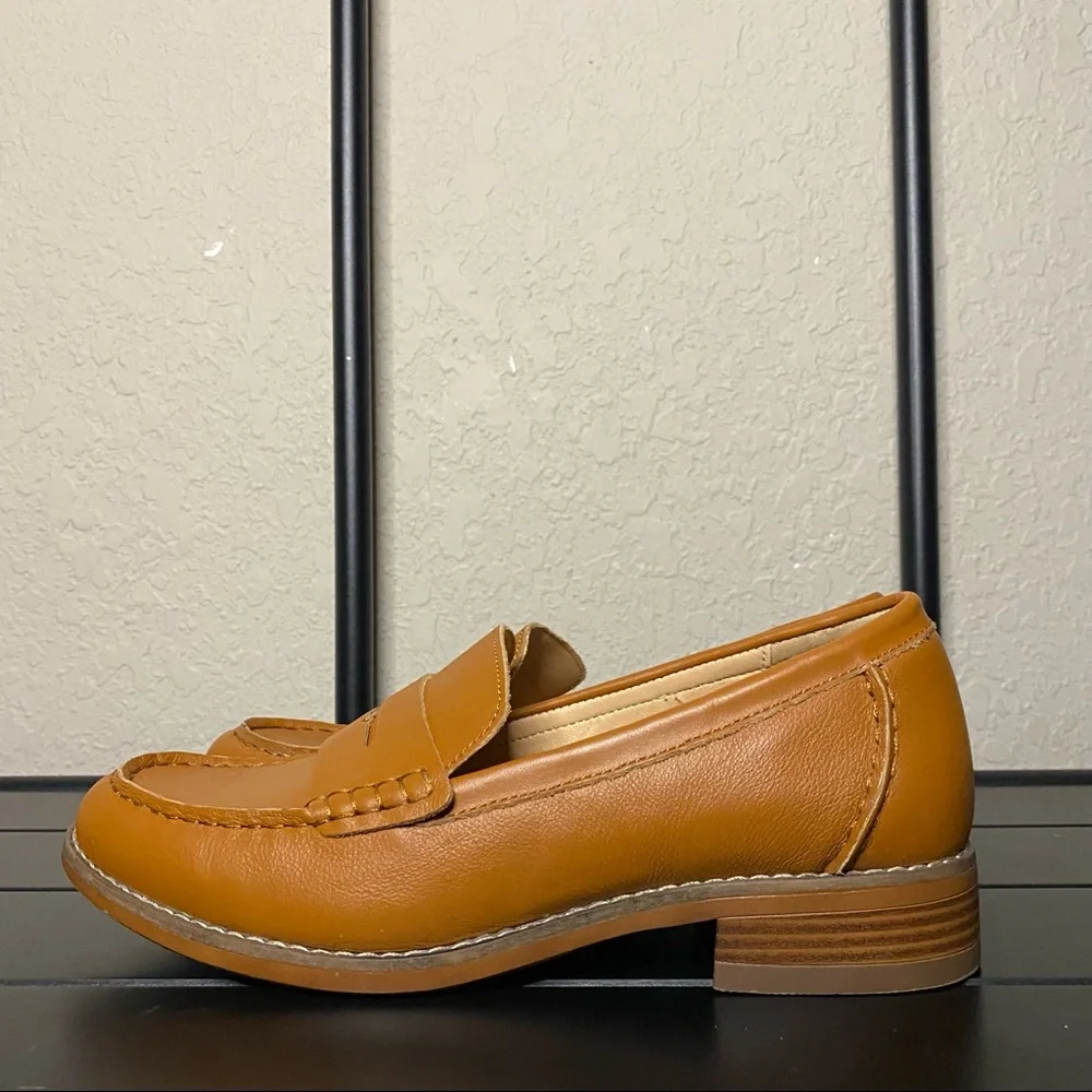 Skechers Air Cooled Memory Foam Leather Loafer-Womens 8.5